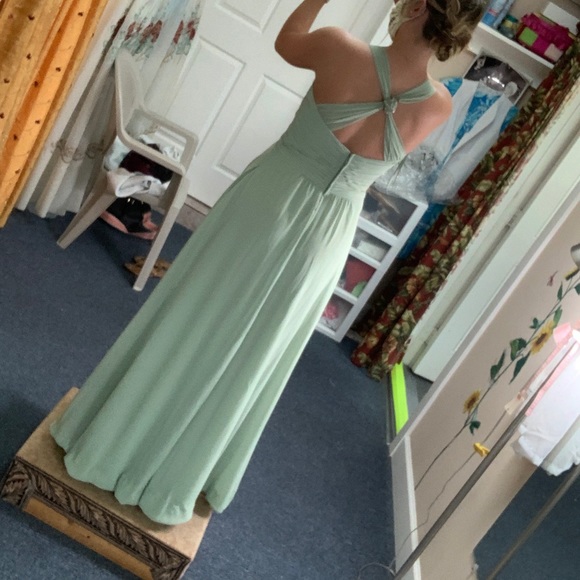 Long sage green bridesmaid/prom dress! Has pockets and fits a size 6. - Picture 2 of 5
